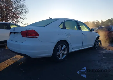 2013 Volkswagen Passat 2.5L Se из США, поврежденный, VIN 1VWBP7A31DC069299